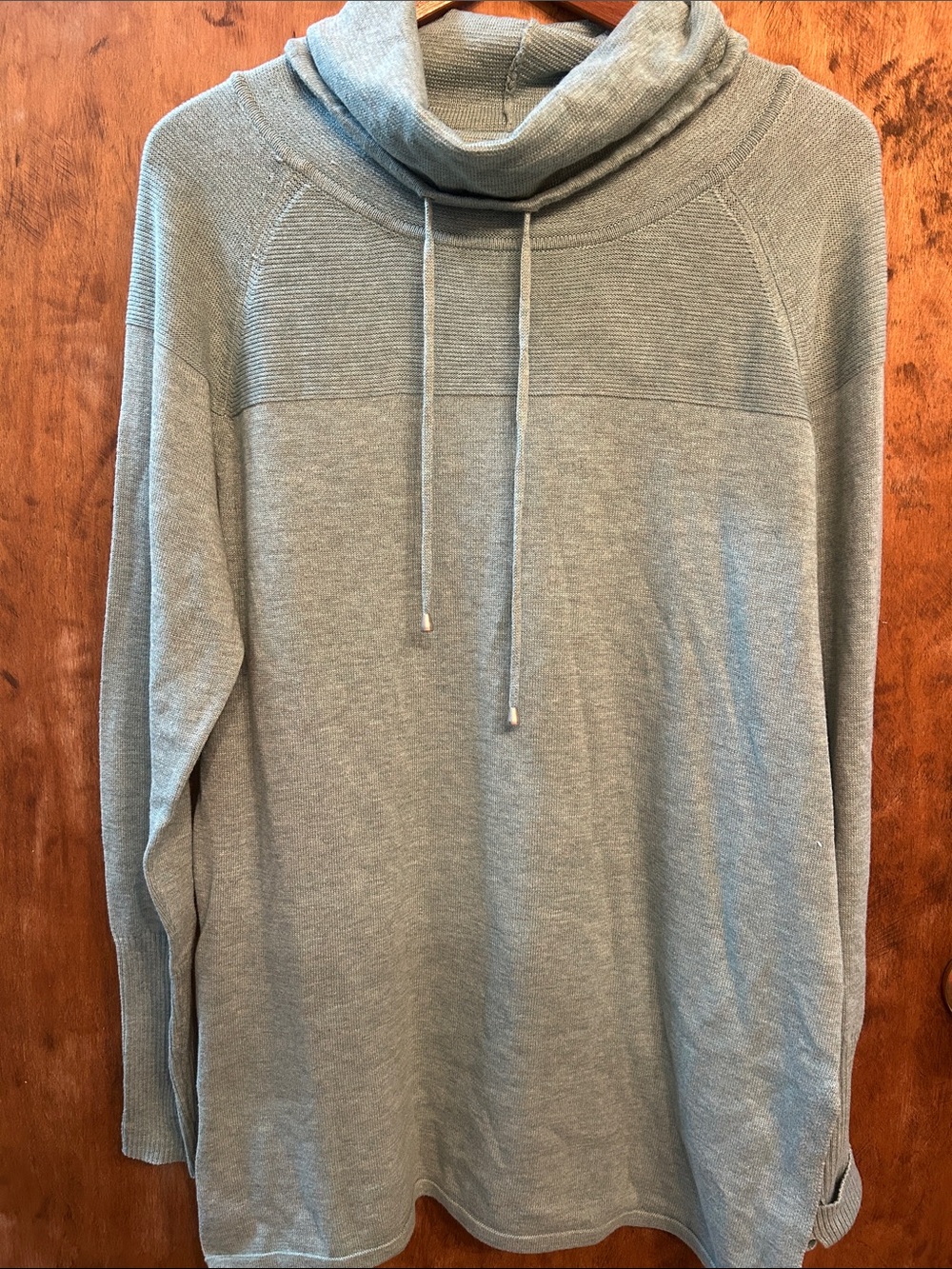 Akini sweater NWOT